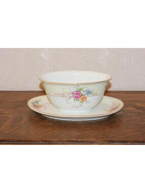 Vintage Hutschenreuther Bavaria 7587 Gravy Boat w/ Underplate